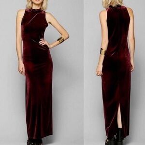 👗 Burgundy Velvety High Neck Dress